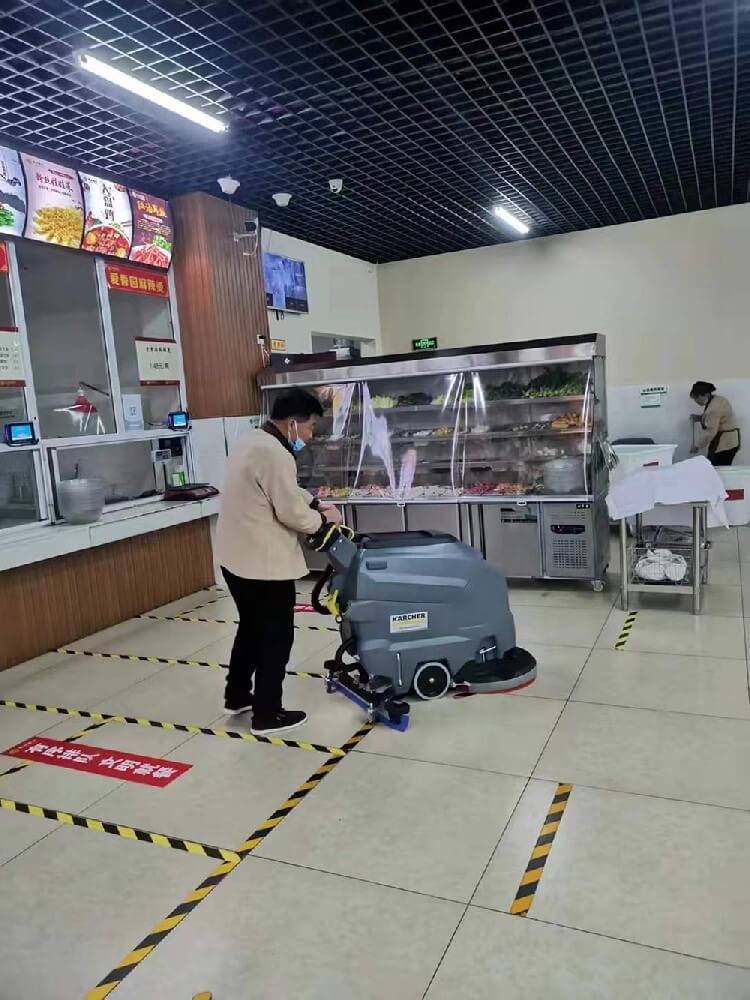 德国凯驰手推车洗地吸干机完美交机