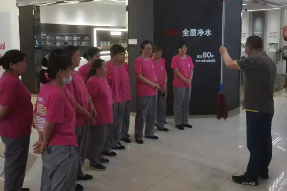 工业用驾驶式洗地机市场：增长潜力与未来展望
